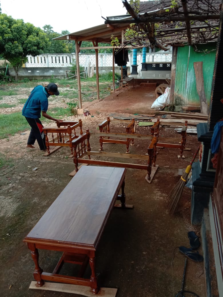 Jual Kebutuhan Sekolah jasa tukang  kayu  dari penerbit 